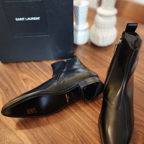 Saint Laurent MEN WYATT LEATHER BOOT - Picture 5 of 6
